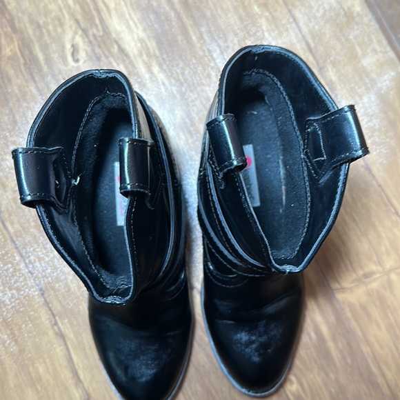 Rocket Dog Unleashed Women 7.5 Black Heel Pull On Strap Around Ankle Boots - Picture 5 of 10